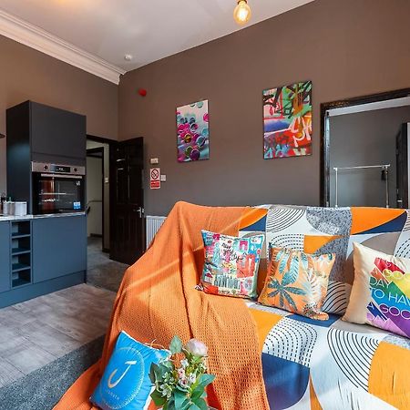 Art-Filled Bohemian 1 Bedroom Apt 2 Beds Colourful Praise Inn Apartment Kingston upon Hull Exterior photo