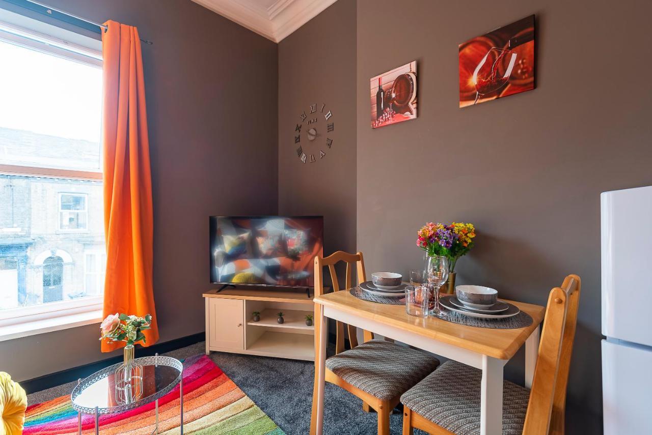 Art-Filled Bohemian 1 Bedroom Apt 2 Beds Colourful Praise Inn Apartment Kingston upon Hull Exterior photo